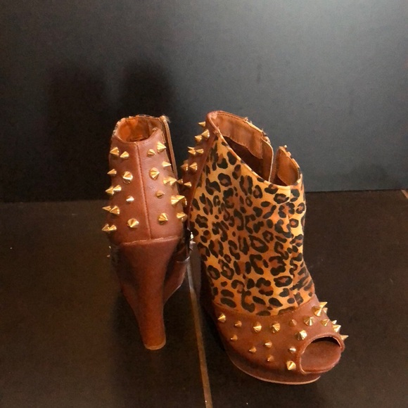 Shoe - Picture 4 of 8